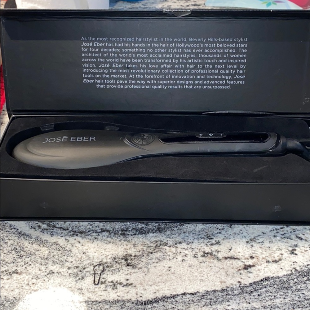 Jose Eber styling tool